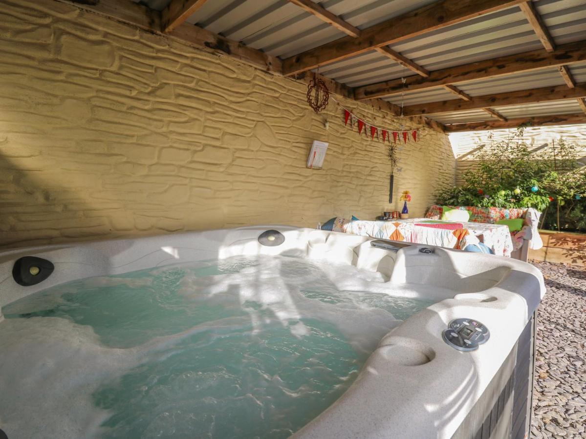 Yr Hen Llaethdy Villa Troedyraur Ngoại thất bức ảnh